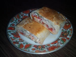 Рыбный пирог с сыром и помидорами на кефире 