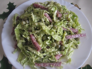 Салат Днестр с колбасой и горошком на скорую руку 