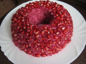 Салат "Гранатовый браслет" с курицей (классический рецепт) 