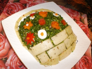 Салат "Корзина с цветами" с курицей и грибами 