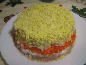 Салат "Мимоза" с консервой, картошкой и без сыра 