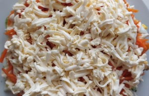 Салат "Мужские слезы" с жареными грибами и курицей 