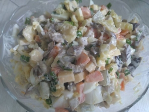 Салат "Мужской каприз" с грибами и мясом 