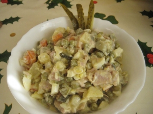 Салат "Оливье" с курицей 