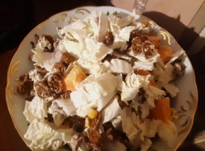 Салат "Ревнивец" с курицей, сухариками и моцареллой 