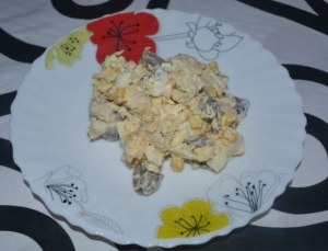 Салат "Зодиак" с шампиньонами и курицей 