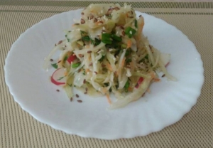 Салат из черемши с огурцами и капустой 