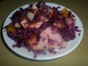 Салат из красной капусты с яблоками и апельсинами 