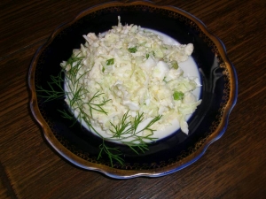 Салат из цветной капусты с огурцами и яйцом 