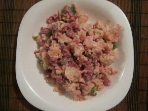 Салат из цветной капусты со свеклой 