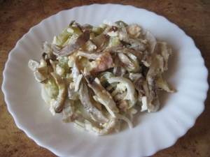 Салат с баклажанами и сыром 