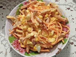 Салат с корейской морковкой и колбасой 