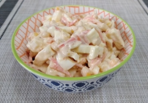 Салат с кукурузой и плавленым сыром 