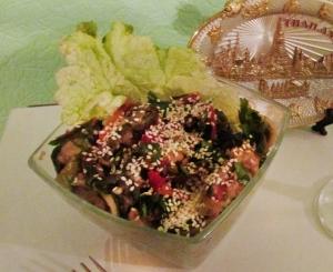 Салат с курицей и баклажанами по-тайски 