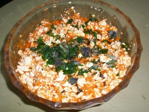 Салат с творогом и огурцом 