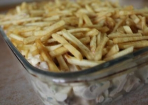 Салат с ветчиной, грибами и картошкой 