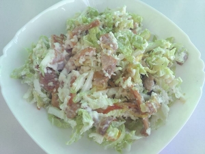 Салат со свининой и пекинской капустой 