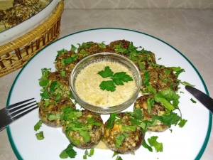 Шампиньоны фаршированные овсянкой 