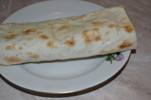 Шаурма с 2-мя видами колбасы, сыром и салатом 