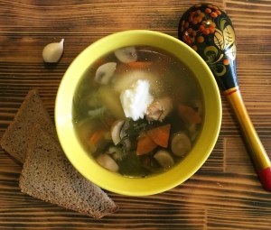 Щи из щеницы со свининой и грибами 