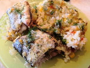 Щука фаршированная луком и морковью 