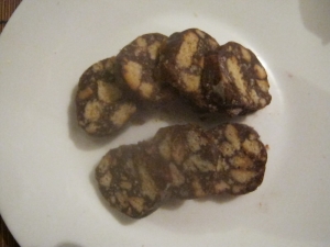 Шоколадная колбаса из печенья с какао 