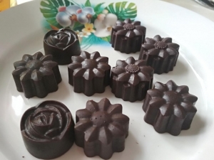 Шоколадные конфеты из какао-масла на меду 