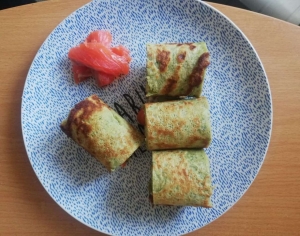 Шпинатные блины с семгой и сливочным сыром 
