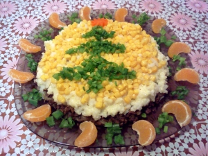 Слоеный салат из говяжьей печени 