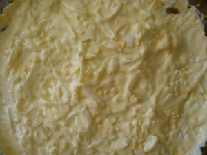 Слоеный салат с курицей и курагой на праздник 