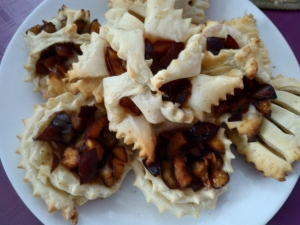 Слойки с персиком и сливами (как заворачивать слойки) 