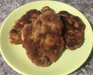 Сочные куриные отбивные в кляре и сухарях 