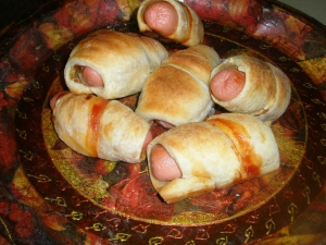 Сосиски в слоеном тесте с сыром 