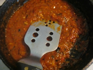 Соус с базиликом из свежих помидор 