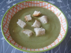 Суп-пюре со шпинатом, плавленым сыром и картошкой 