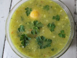 Суп с куриными желудками и яйцом 