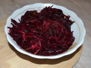 Свекольная икра с солеными огурцами 