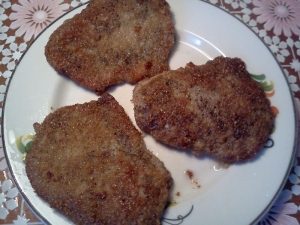 Отбивные из свинины в панировочных сухарях на сковороде 