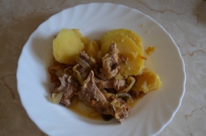 Свинина с картошкой и капустой в мультиварке 