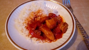 Свинина с перцем и помидорами на сковороде 