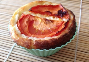 Сырно-творожные кексы с помидорами 