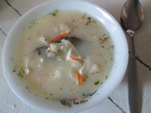 Сырный суп с сосисками и яйцом 