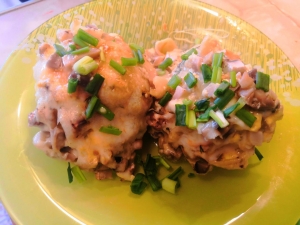 Тефтели с макаронами в сливочном соусе с грибами 