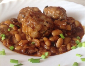 Тефтели с подливкой и грибами с фасолью 