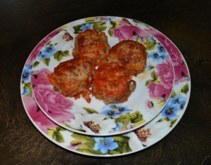 Тефтели с рисом и подливкой на сковороде 