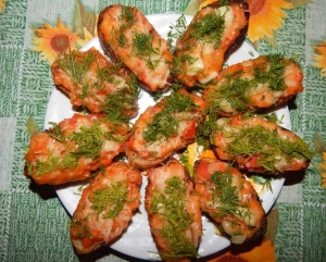 Теплая брускетта с помидорами и сыром 