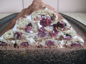 Торт "Монастырская изба" с вишней и сметанным кремом 