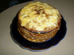 Печеночный торт из куриной печени с морковью и луком 