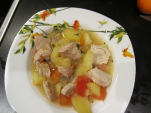 Тушеная индейка с овощами 