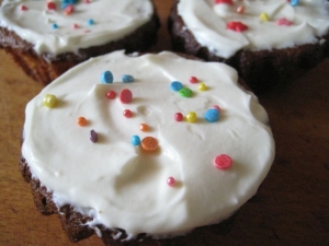 Творожные маффины с лимоном и кремом 